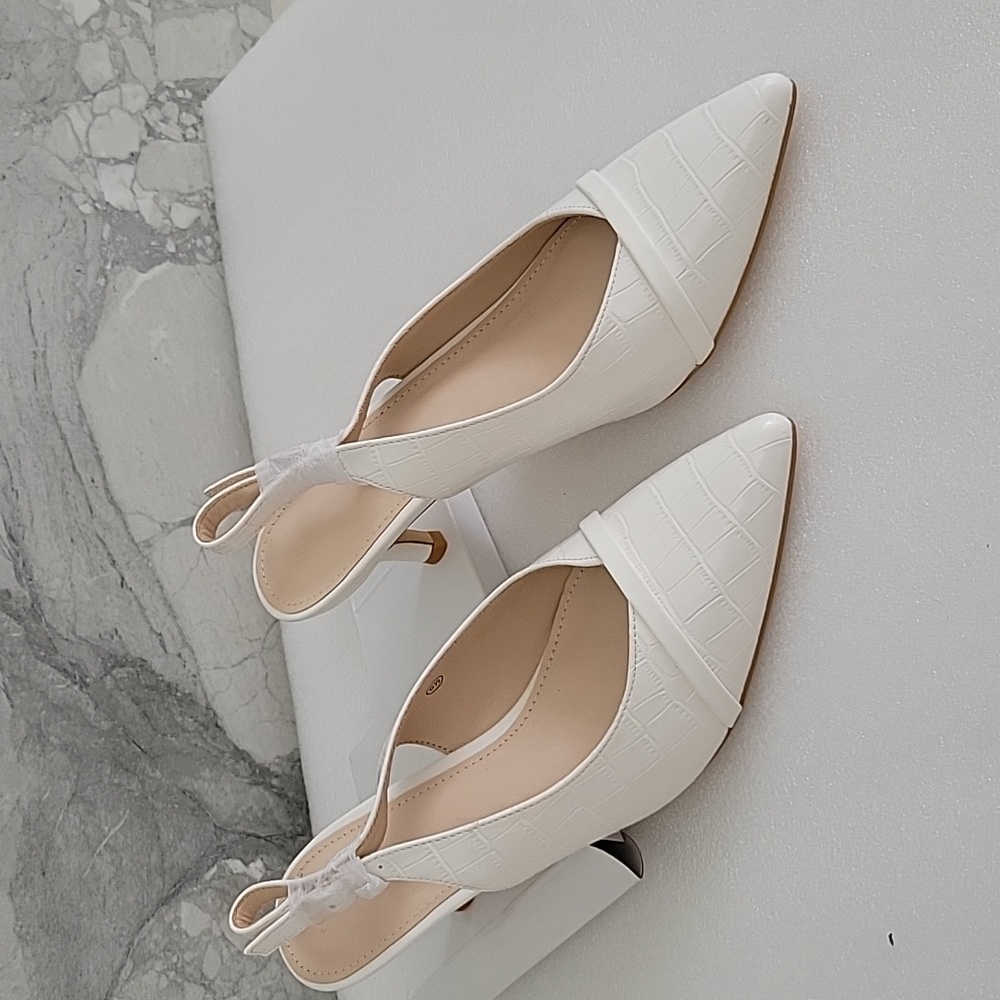 Women's Pointed Toe Kitten Heels Ankle Buckle Slingback Animal Print - Picture 5 of 6